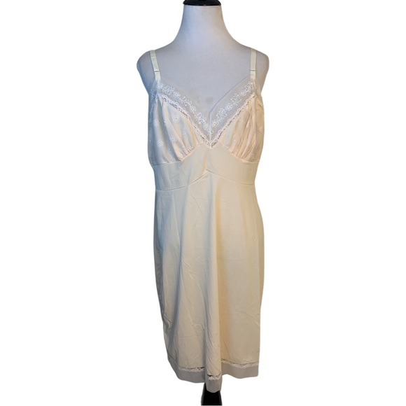 Vintage Other - Vintage Aristocraft By Superior Slip